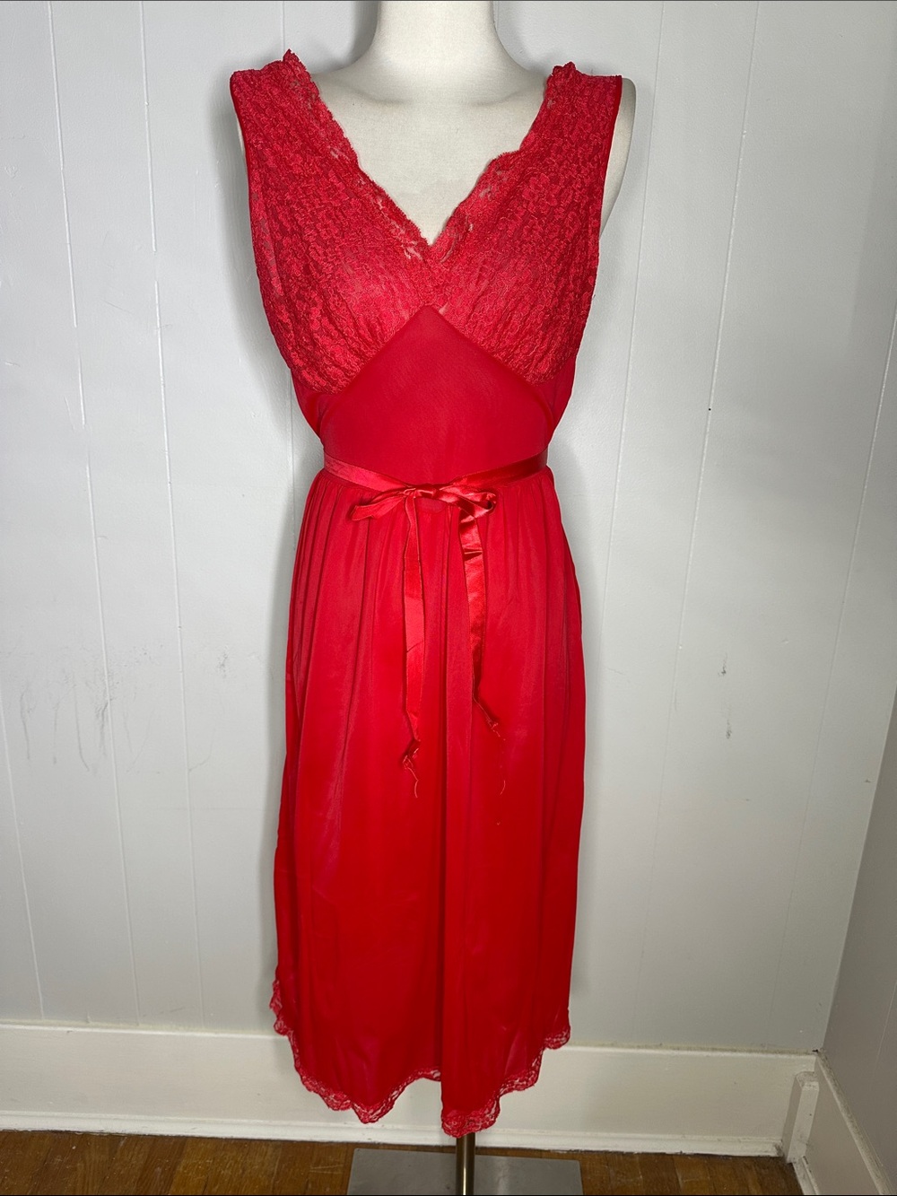 Vintage Cherry Vixen Lace Bust Nightgown Dress 50s
